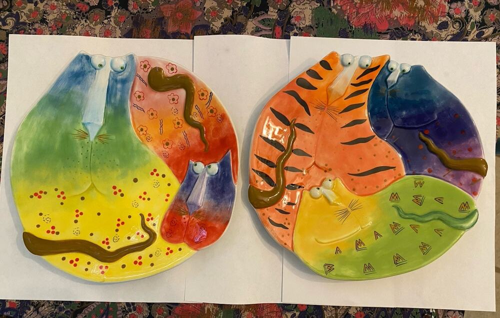 Joy Cats Studio Designworks Handpainted 9” Salad Plates Sculpted Design Set Of 2